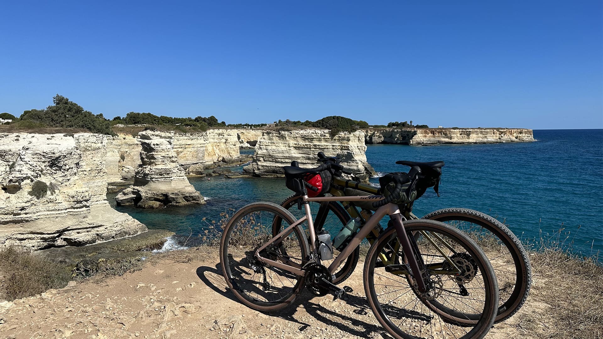 velo sur la côte des Pouilles © Frank David