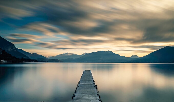 Annecy Lake - Aravis - Alpes © Kevin Bessat-unsplash