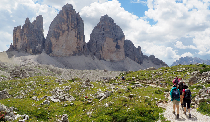 Randonnée devant les Tre Cime di Lavaredo dans les Dolomites